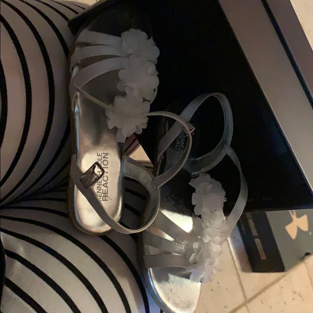 Kenneth Cole girls sandals